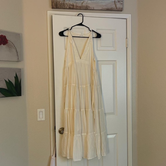 King off white dress from Isabelle’s cabinet - Picture 1 of 3